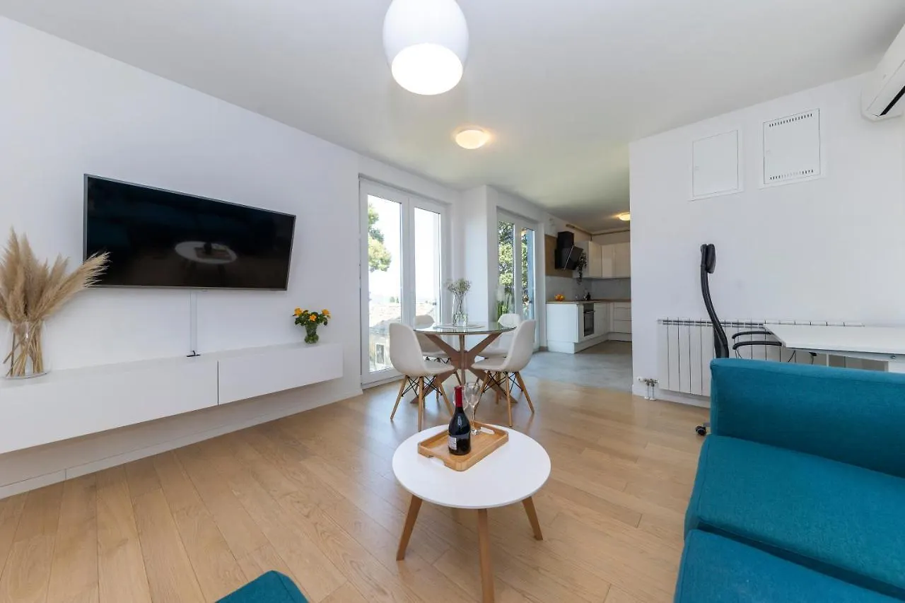 Lusea Apartment ザダル
