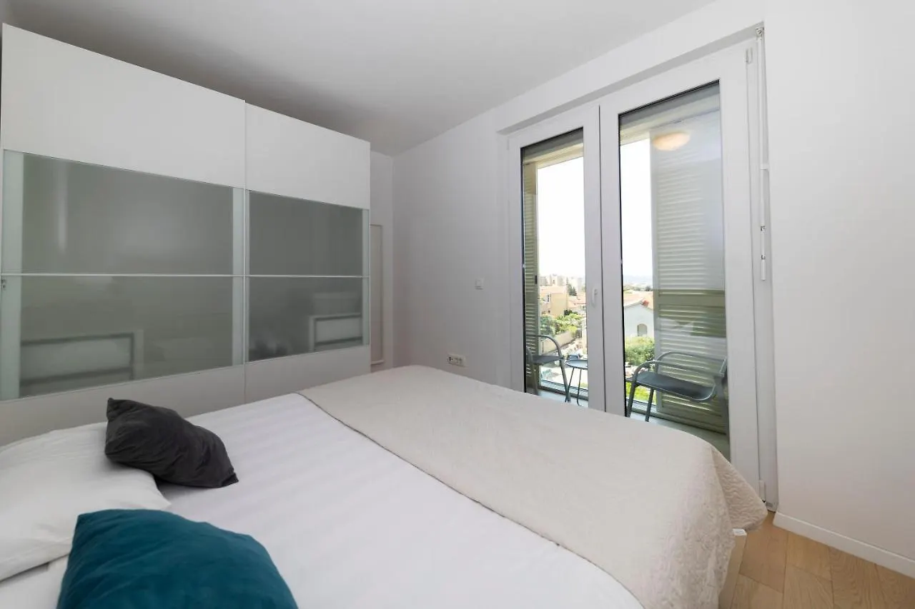 Lusea Apartment ザダル