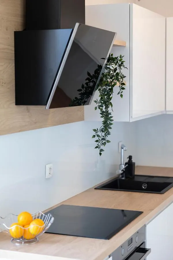 Lusea Apartment ザダル